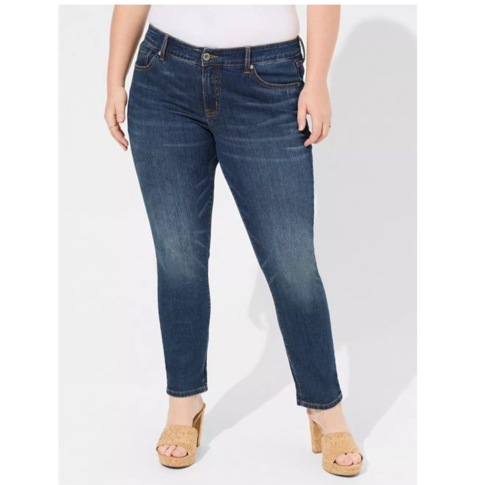 TORRID Boyfriend Straight Vintage Stretch Jeans Undercover Size 16S